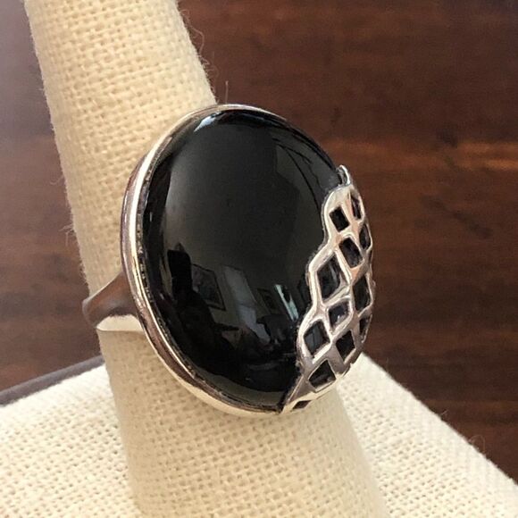 Vintage Black Onyx Cabochon Sterling Silver Cutout Cocktail Ring Sz 8 - Picture 3 of 8